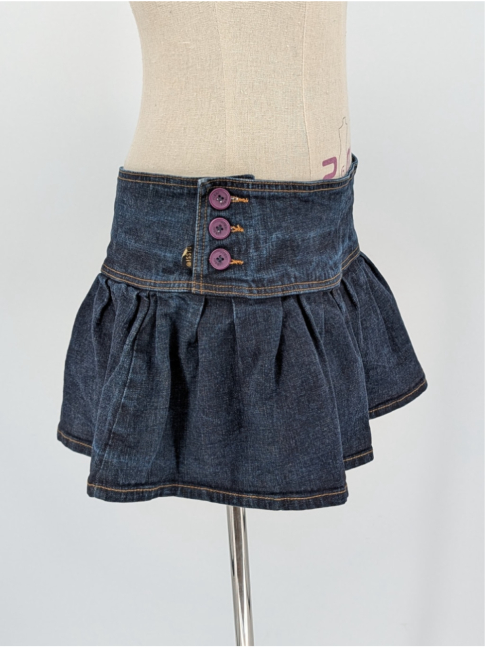 Vintage Y2K Nissi Denim Pleated Micro Mini Skirt L 34W Purple Buttons USA